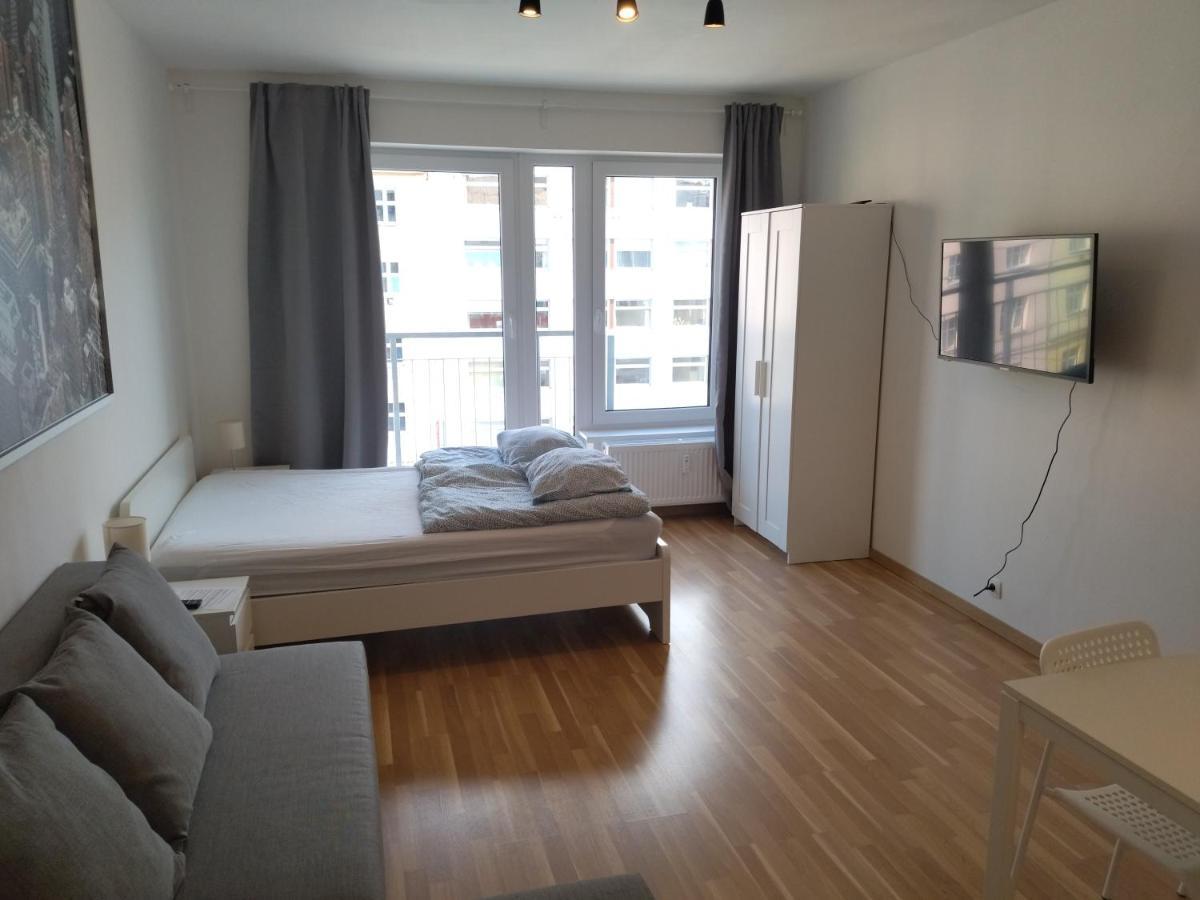 Brand New One Bedroom Apartment #54 In Brand New Building With Free Parking Прага Экстерьер фото