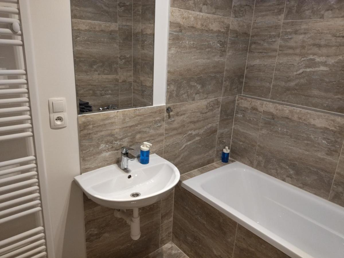 Brand New One Bedroom Apartment #54 In Brand New Building With Free Parking Прага Экстерьер фото
