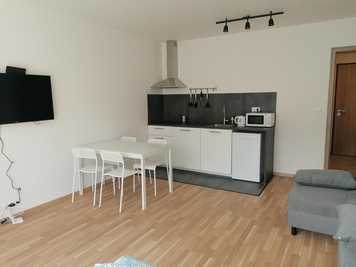 Brand New One Bedroom Apartment #54 In Brand New Building With Free Parking Прага Экстерьер фото
