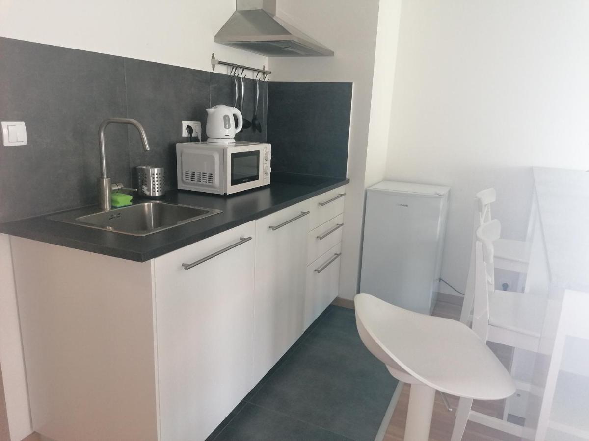 Brand New One Bedroom Apartment #54 In Brand New Building With Free Parking Прага Экстерьер фото